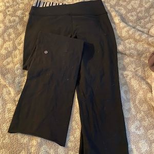 Lululemon groove pants size 6 worn once.